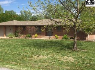 1500 Brookwood Dr, Hutchinson, KS 67502