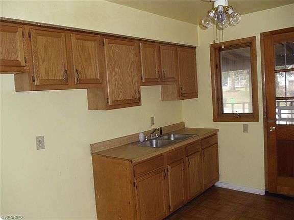 5th image of 1258 Broadway Ave