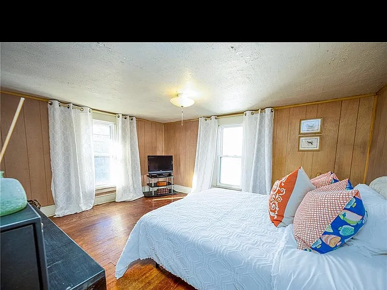 35 Edwards St — Photo 8