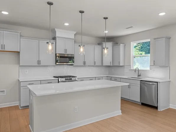 559 Whinfield Pl, Aberdeen, NC 28315