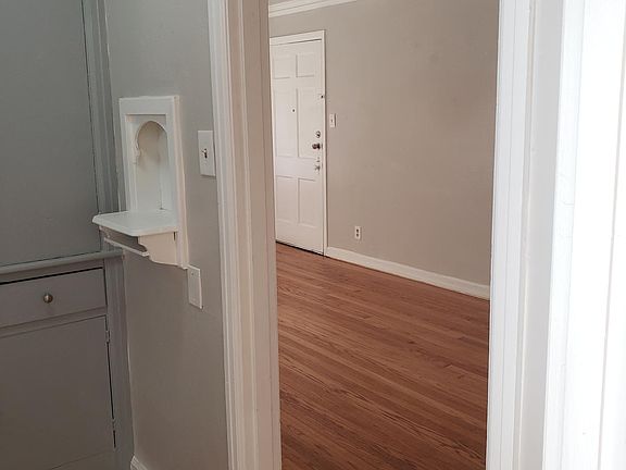 5th image of 1120 N Sylvania Ave #3