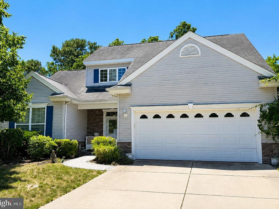 1st image of 17 Sweetwater Dr