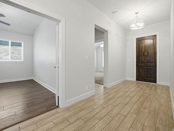 4th image of 619 CHAMBERS RNCH