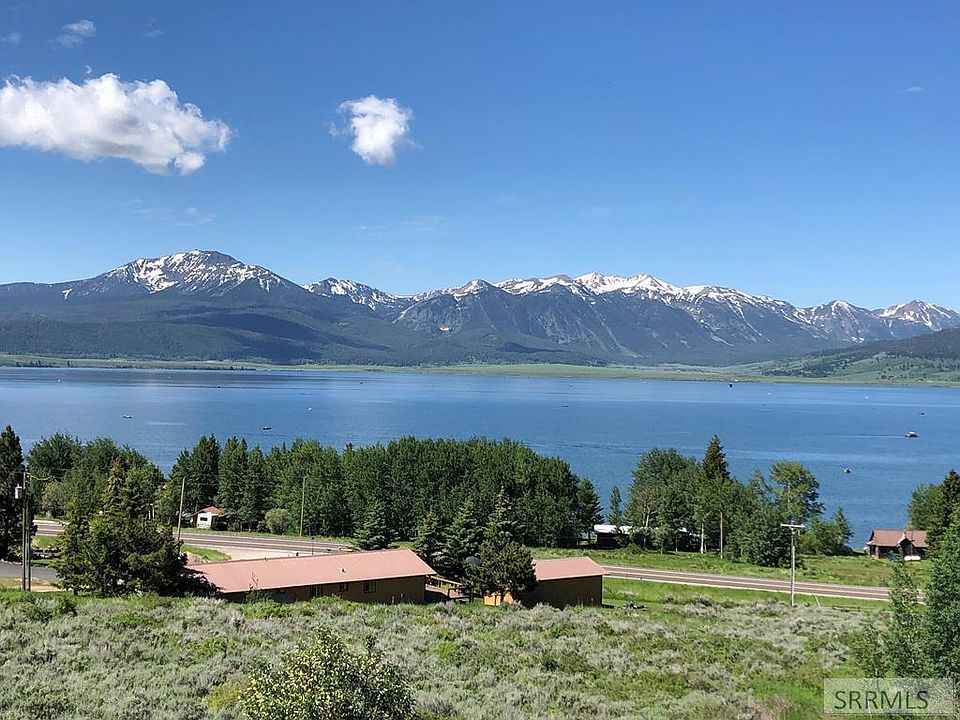 1st image of 3867 Overlook Dr