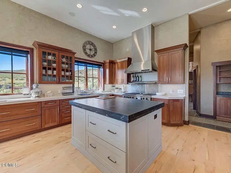 715 Aspen Ln — Photo 23