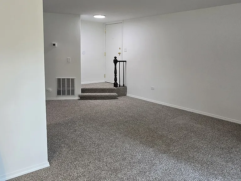Entryway to livingroom