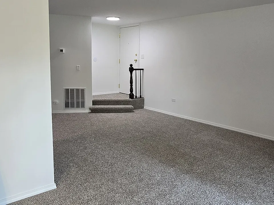 Entryway to livingroom