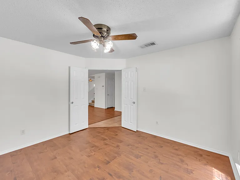 13221 Elmhurst Dr — Photo 9