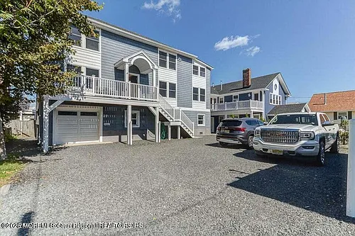 27 Arnold Ave Photo 1