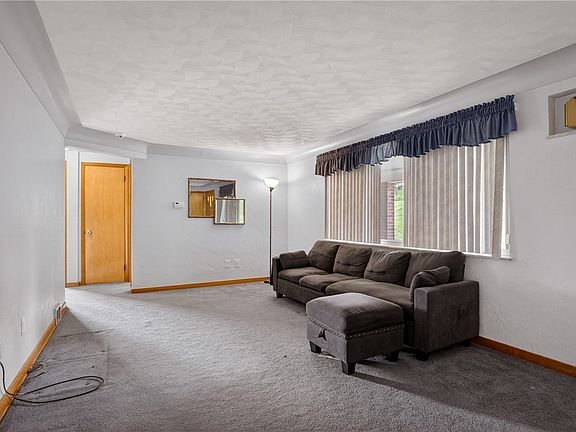 3rd image of 616 Laura Ave