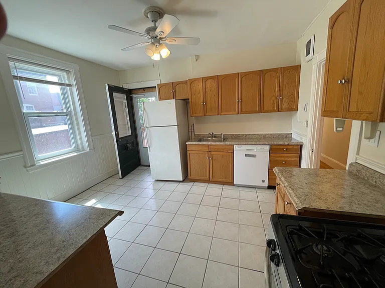 15 Lynde St #17 — Photo 3