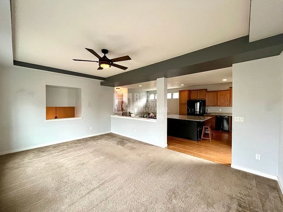 Comfortable 3 Bedroom Home Near Trails and Community Amenities — Photo 2