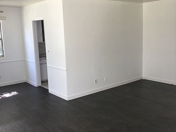 2nd image of 3636 Mentone Ave #1