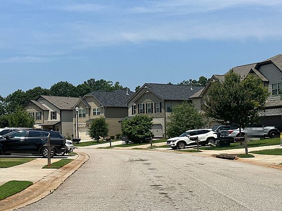 4th image of 193 Emporia Loop