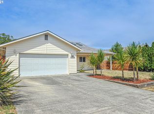 1856 Cleveland St, North Bend, OR 97459