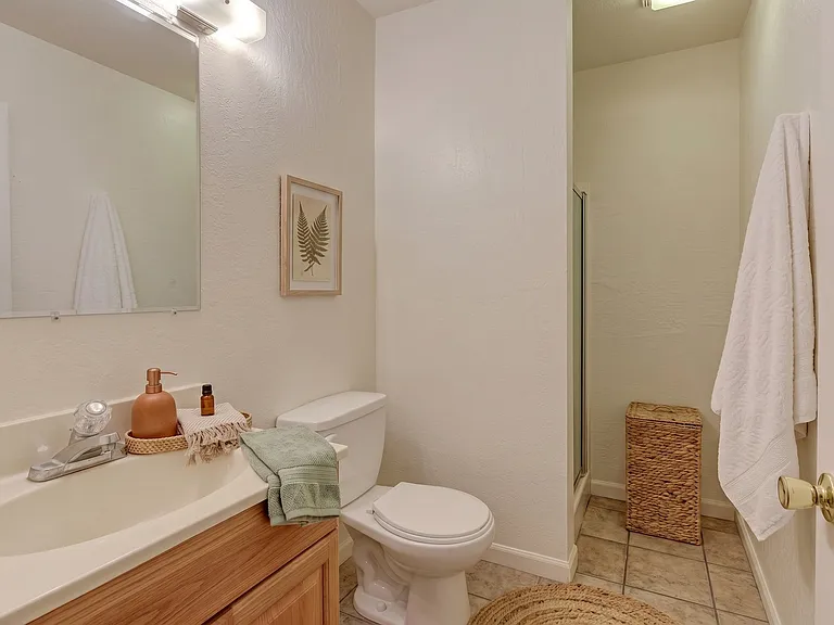 221 E Pine St — Photo 23