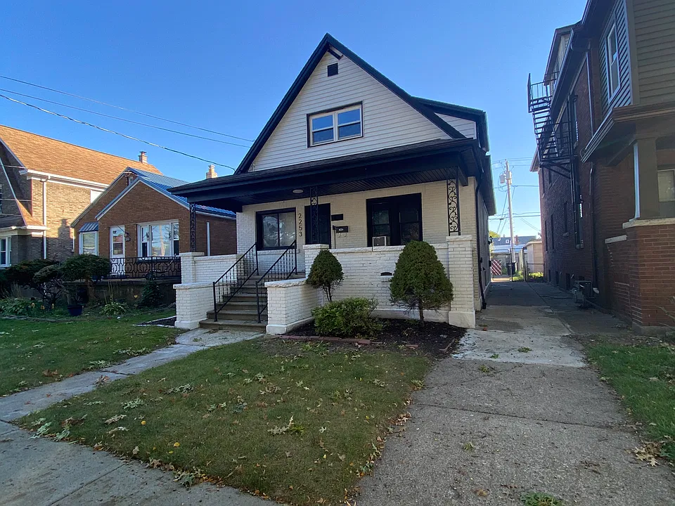 2253 Grand Ave #2