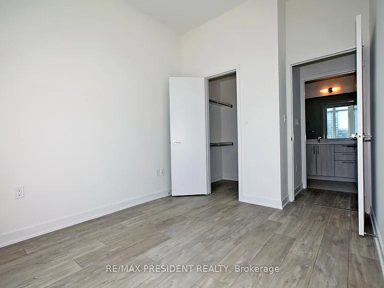 27 Bathurst St #404W — Photo 13