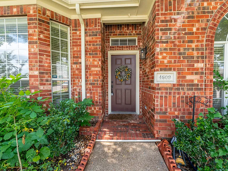 4609 Gardenia Way — Photo 2