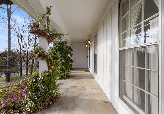 4th image of 2212 Bluecutt Rd