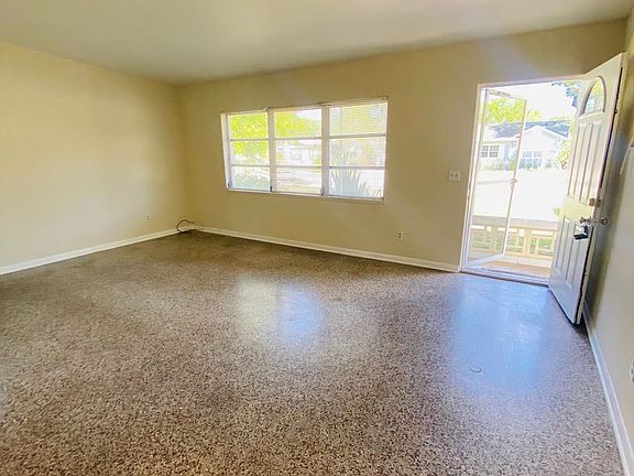 4th image of 310 W Bay St #11941923