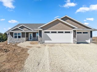 204 Thompson Ct, Delhi, IA 52223