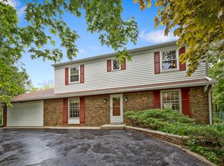 1008 Beau Brummel Dr, Dundee, IL 60118