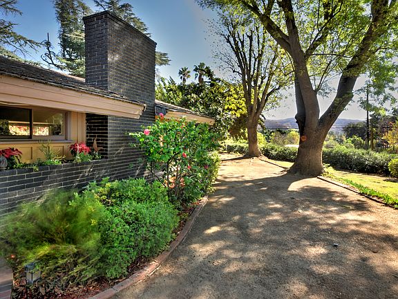 4th image of 9943 La Canada Way