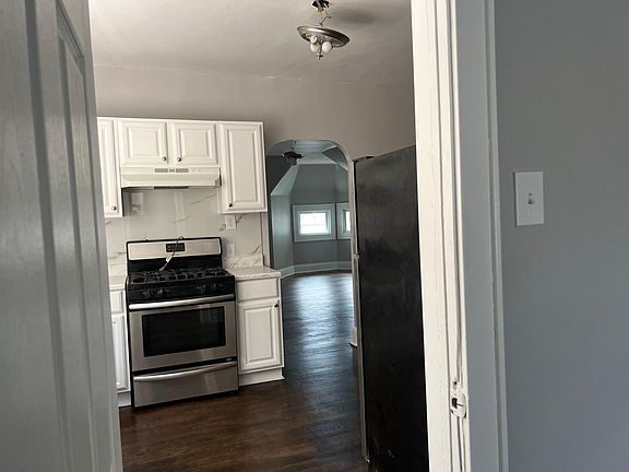 5th image of 247 Clifton Ave Floor 3