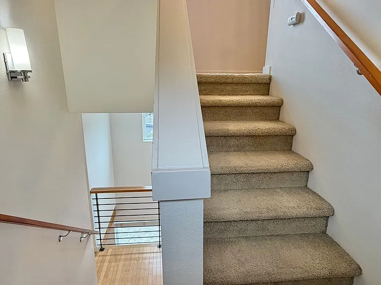 1991 Gilman Dr W — Photo 15