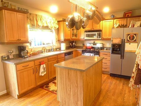3rd image of 2418 Cranston St