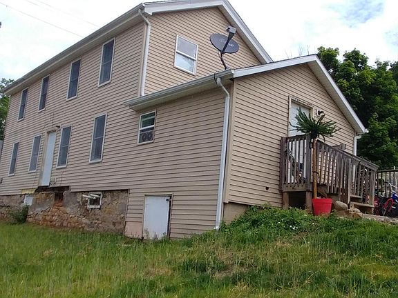 5th image of 202 Greenwood St