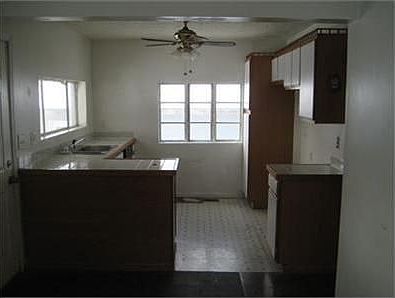 3rd image of 2262 Koehler Ave