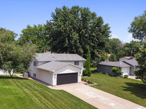 719 Territorial Rd NE, Blaine, MN 55434