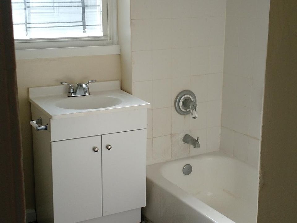2nd image of 108 Maple Ave #1