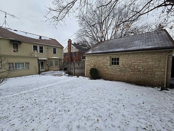 4th image of 423 N Highland Ave