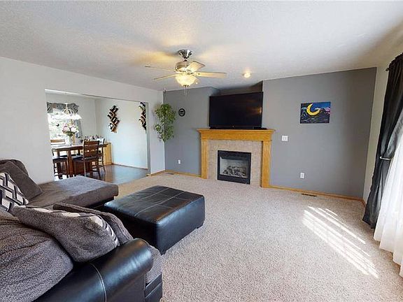 2nd image of 863 Edgewater Dr