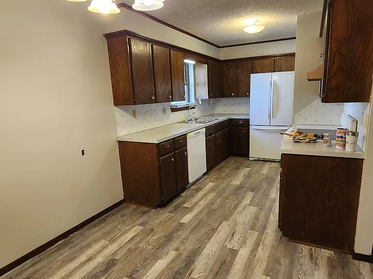 600 Fairfax Dr — Photo 3