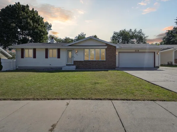 216 N Waveland Rd, Janesville, WI 53548