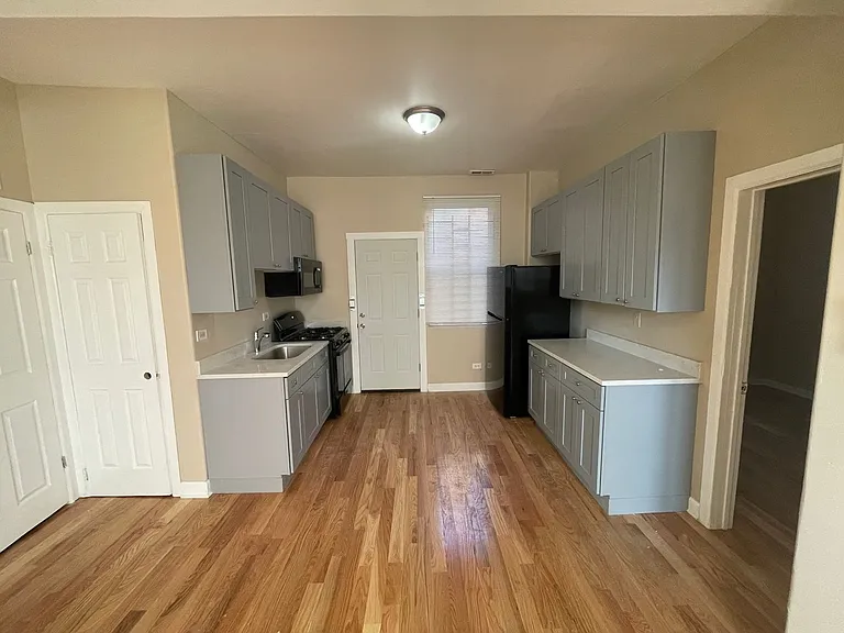 1022 W 64th St #2E — Photo 3