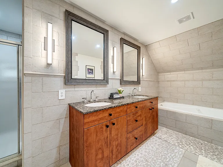 1129 Old Sag Harbor Rd — Photo 20