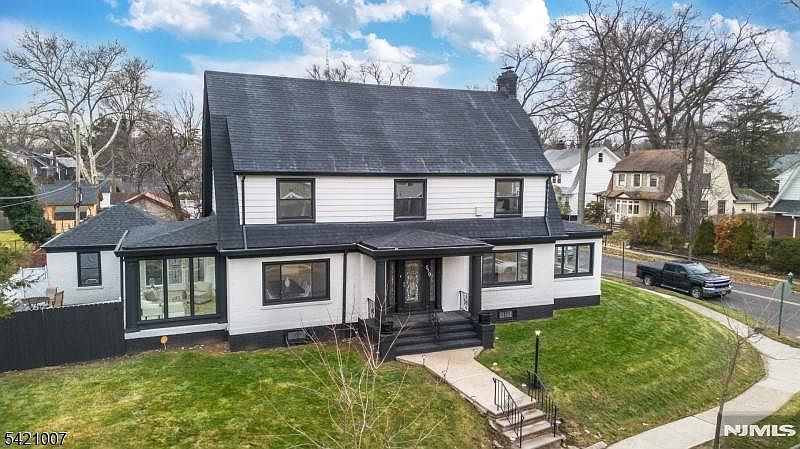 1st image of 104 Reynolds Pl