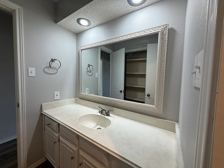 3401 Essex Ave — Photo 27