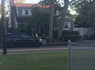 790 Freedom St, Babylon, NY 11702