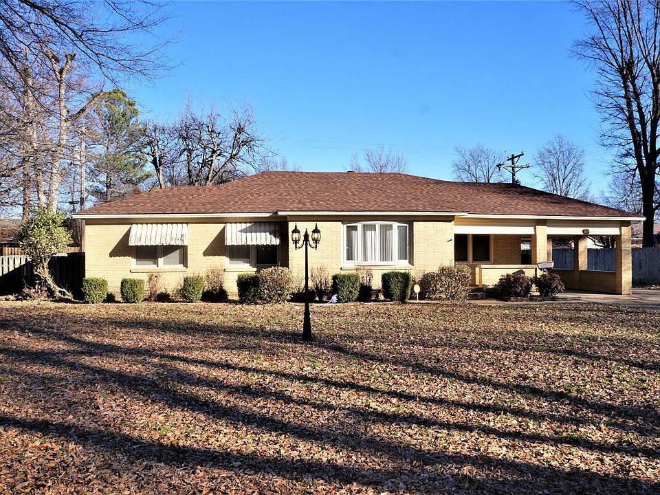 1st image of 916 E Baker Dr