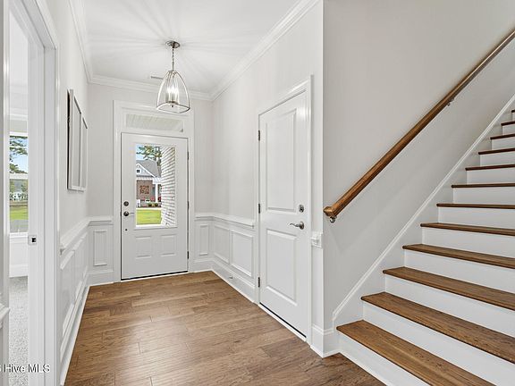 3rd image of 579 Stanwood Drive SE