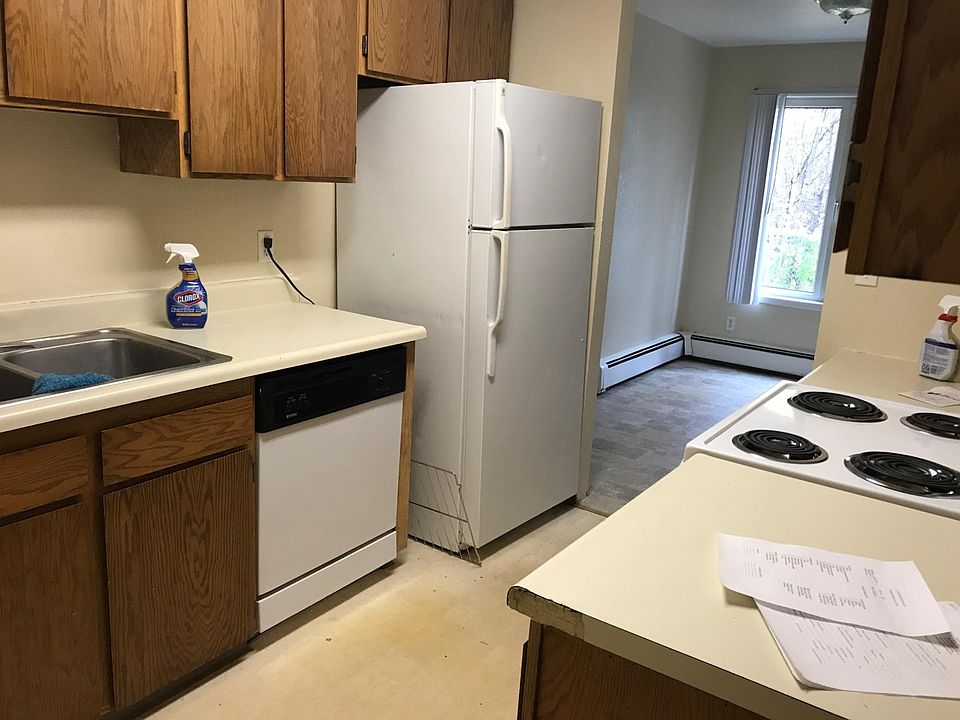 2nd image of 1421 Kent Ct #A