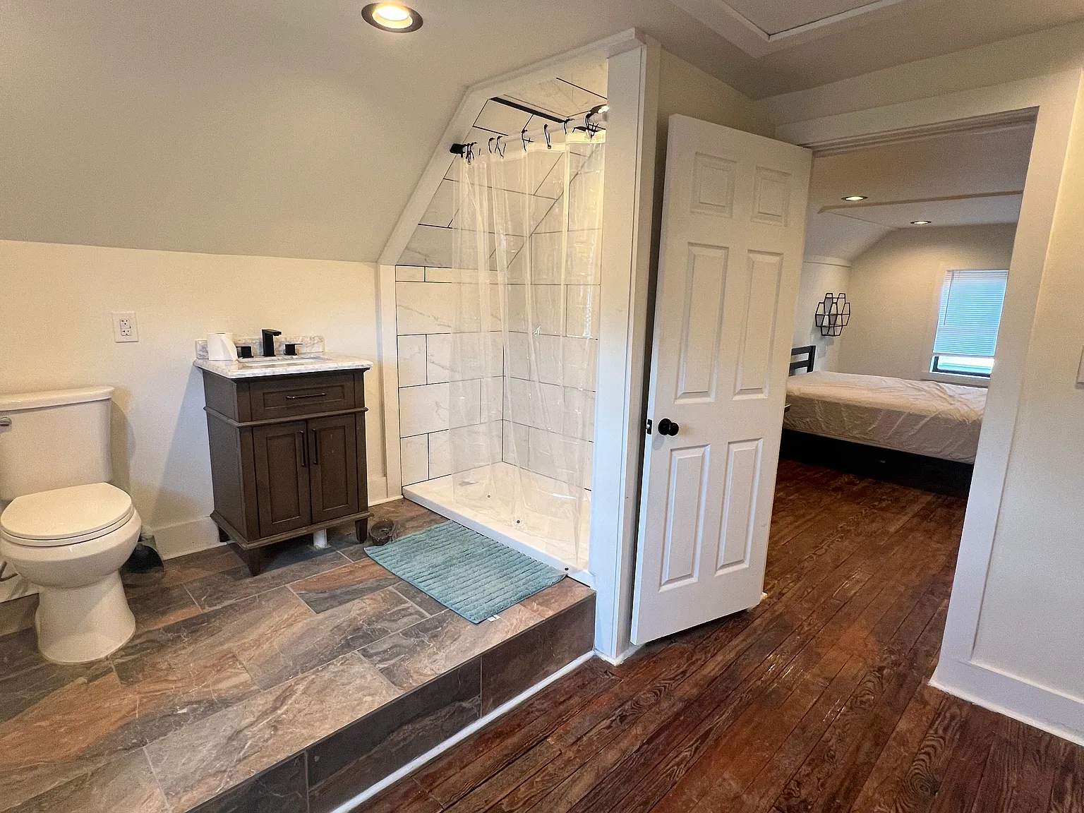 5 bed, 1728 sqft, $900 — Photo 4