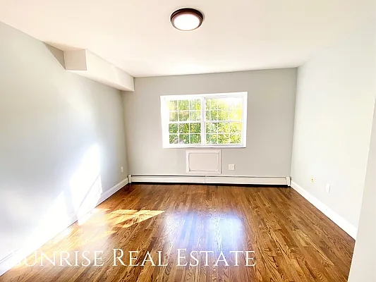 Rented by Sunrise Real Estate | media 19