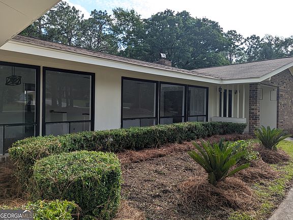 5th image of 25 Golf Club Cir